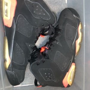 JORDAN 6 BLACK INFARED SIZE 7 (gs) kids